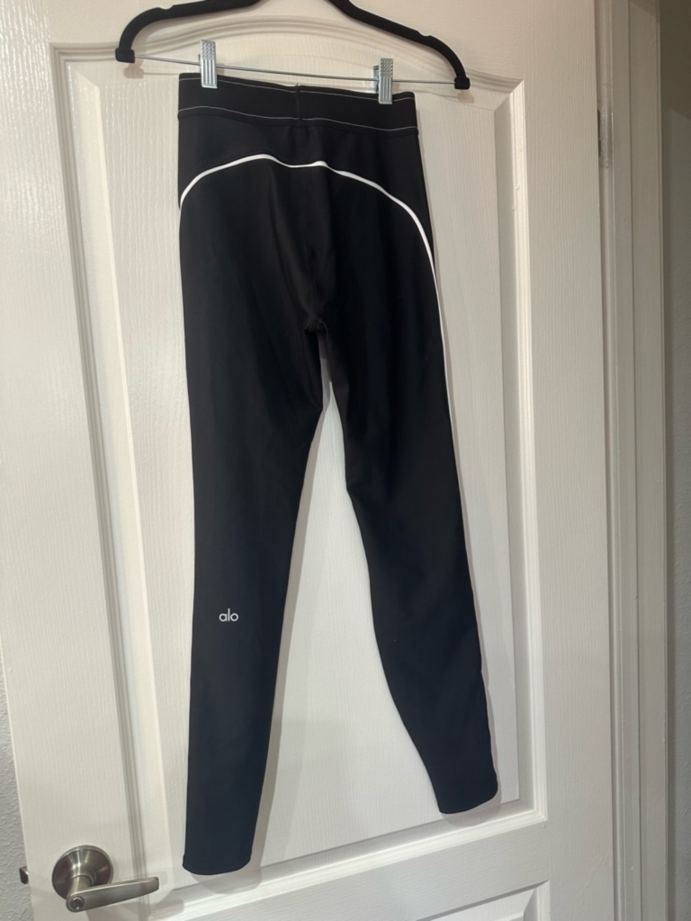 Alo Women’s Black Side-Stripe Leggings-NEW - Picture 2 of 3